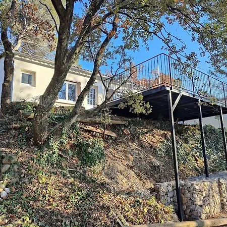 Hébergement de vacances Maison Dans Un écrin De Chênes Provençale