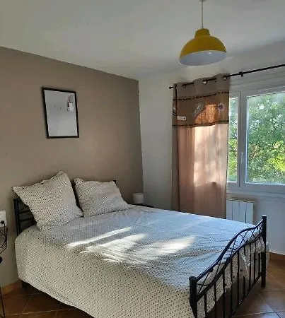 Hébergement de vacances Maison Dans Un écrin De Chênes Provençale *