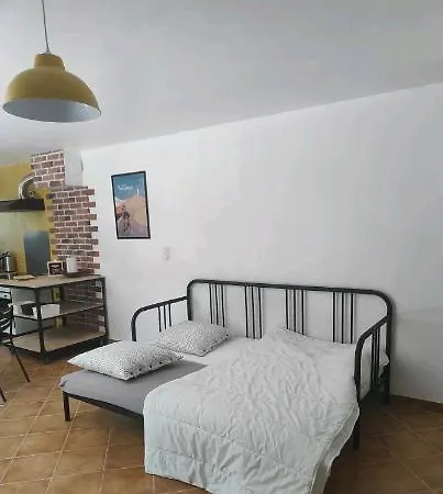 Maisonnette Provencale Sous Les Chenes